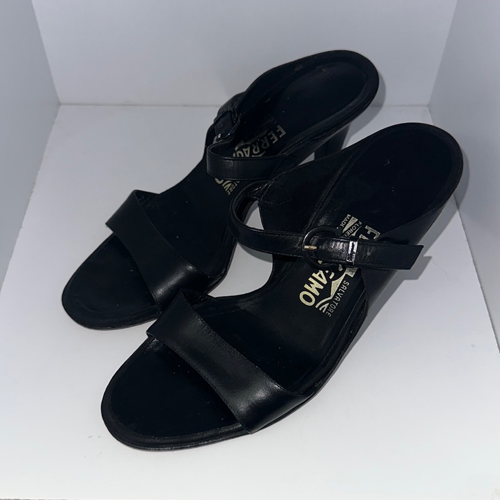 Salvatore Ferragamo Italian leather low heel sandals vintage